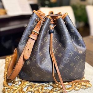 Classic Louis Vuitton Monogram bucket bag Petit Noe